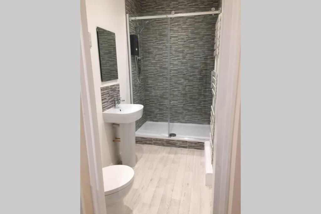 Private 1St Floor Apartment - Perfect For Port Of Dover, Eurotunnel And Short Stays ภายนอก รูปภาพ