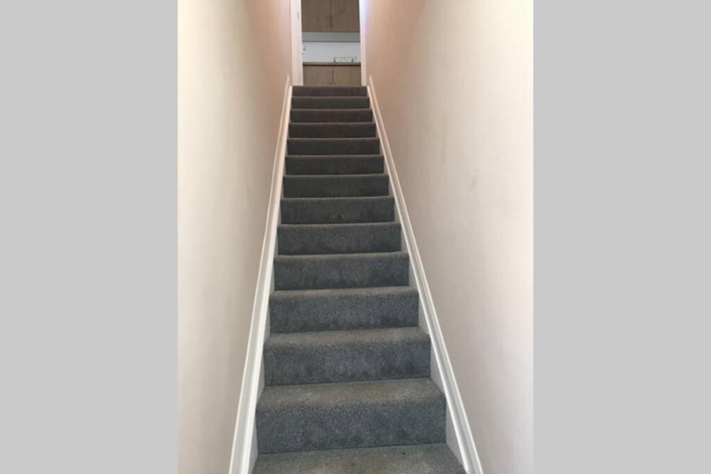 Private 1St Floor Apartment - Perfect For Port Of Dover, Eurotunnel And Short Stays ภายนอก รูปภาพ